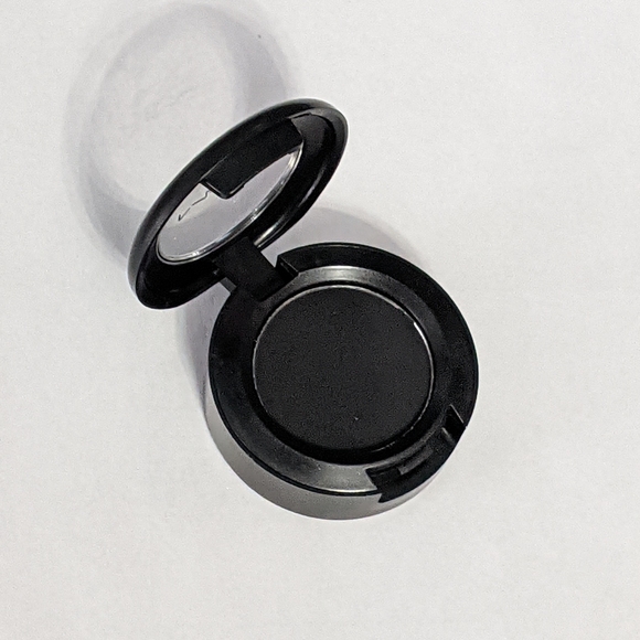 BRAND NEW - MAC SINGLE EYESHADOW - Picture 3 of 4